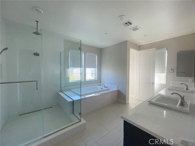 99 Swift, Irvine CA: https://media.crmls.org/medias/5c918a91-8fb7-48ea-909b-2ce59f9c06ae.jpg
