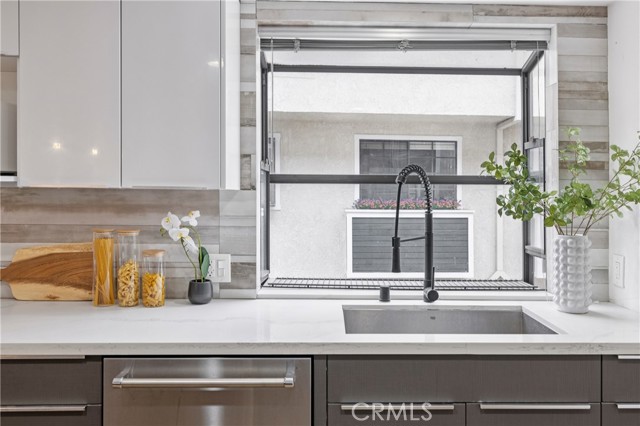 Detail Gallery Image 10 of 30 For 434 S Los Robles Ave #4,  Pasadena,  CA 91101 - 2 Beds | 3 Baths
