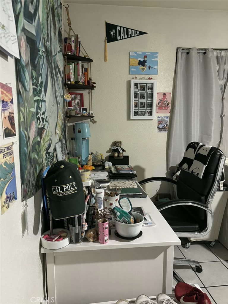 https://media.crmls.org/medias/5c929412-5c98-4c81-b5d5-ff21b2a985f5.jpg?preset=X-Large
