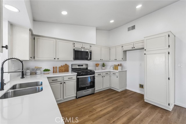 Detail Gallery Image 11 of 42 For 2049 Millcreek Way, Palmdale,  CA 93551 - 4 Beds | 2 Baths