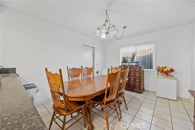 7511 Buckeye Street, Highland CA: https://media.crmls.org/medias/5c936fe1-f655-4dcc-847b-d492544efb93.jpg