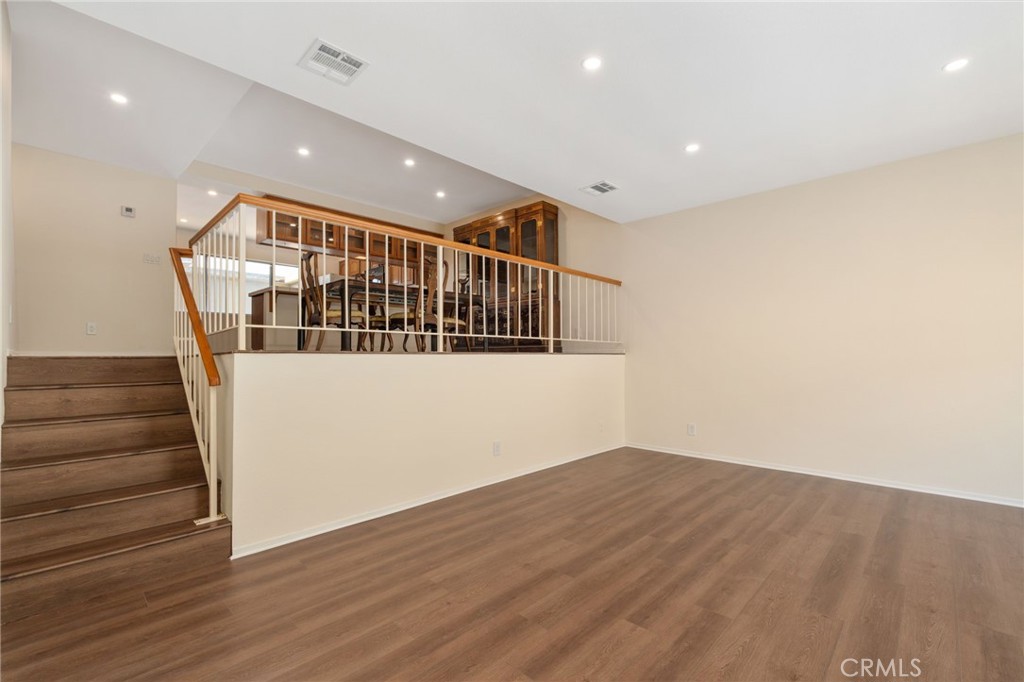 MLS #DW25227160 image #5