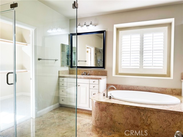 57 Donovan, Irvine CA: https://media.crmls.org/medias/5c95c3a1-e5a8-4bd1-9feb-dd91318e315e.jpg
