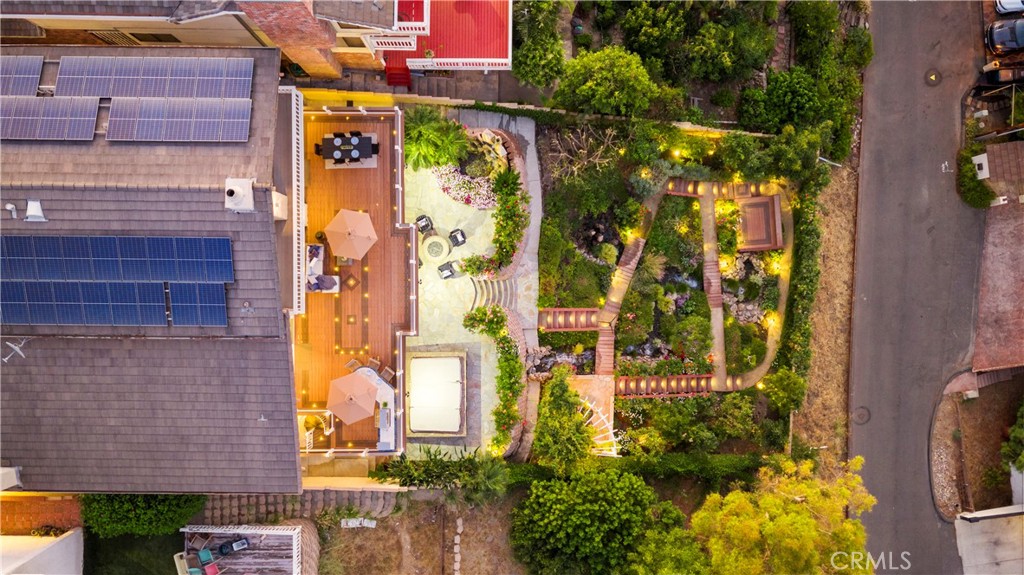 https://media.crmls.org/medias/5c95c5ca-6dd7-4d41-975d-5f9a76ad0a2b.jpg?preset=X-Large