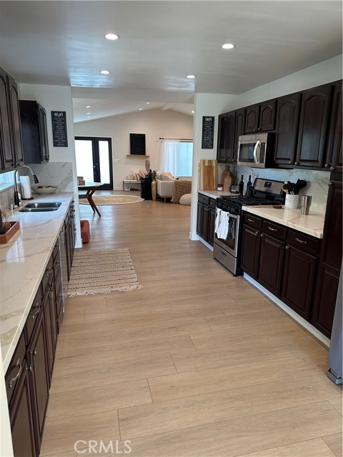 5457 Beckford Avenue, Tarzana CA: https://media.crmls.org/medias/5c95c62d-091e-4bc8-ad97-1cd31829bfdd.jpg