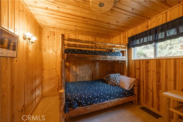 43897 Yosemite Drive, Big Bear Lake CA: https://media.crmls.org/medias/5c95f0da-2398-4637-9615-5e2817f878ad.jpg
