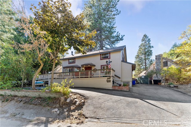 Detail Gallery Image 2 of 30 For 406 Forest Ln, Crestline,  CA 92325 - 3 Beds | 2 Baths