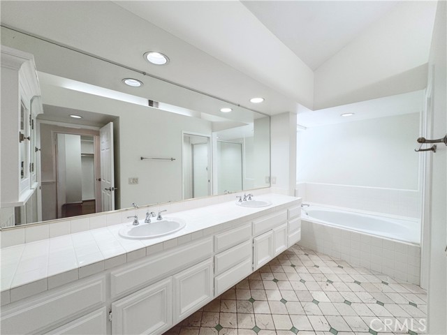Detail Gallery Image 12 of 24 For 24664 Vista Cerritos, Calabasas,  CA 91302 - 3 Beds | 2/1 Baths