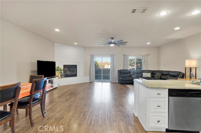 Detail Gallery Image 21 of 45 For 14193 Jicarilla Rd #302,  Apple Valley,  CA 92307 - 3 Beds | 3 Baths