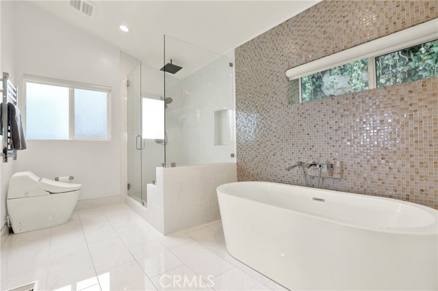 Detail Gallery Image 15 of 23 For 2510 Glenneyre St, Laguna Beach,  CA 92651 - 3 Beds | 3 Baths