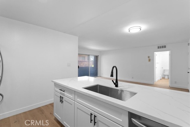 5403 Newcastle Avenue, Encino CA: https://media.crmls.org/medias/5c96a61e-6c4c-43c7-a186-815160ef3325.jpg