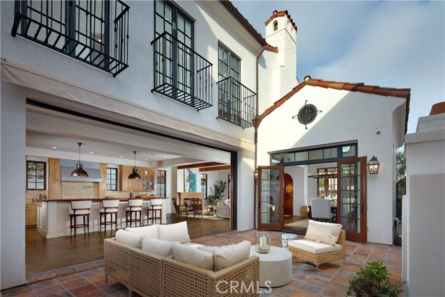 235 Poppy Avenue, Corona del Mar CA: https://media.crmls.org/medias/5c96bcb7-db3a-4e5f-8263-2d2aa0caad39.jpg