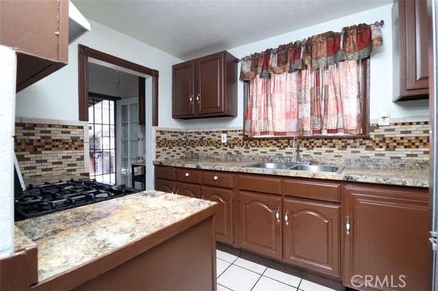 Detail Gallery Image 10 of 31 For 2225 W 153rd St, Compton,  CA 90220 - 3 Beds | 1/1 Baths