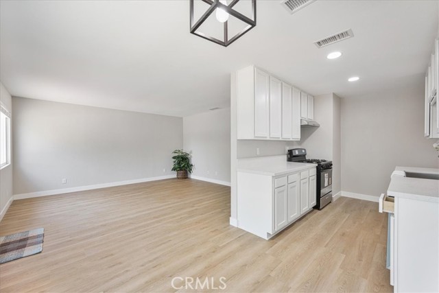 Detail Gallery Image 8 of 25 For 15475 Shadow Mountain Ln, Lake Elsinore,  CA 92530 - 3 Beds | 2 Baths