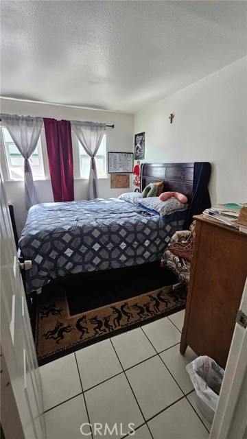 929 E Elizabeth Street, Barstow CA: https://media.crmls.org/medias/5c97b302-6bcf-475e-88a6-4a57379d4d0a.jpg