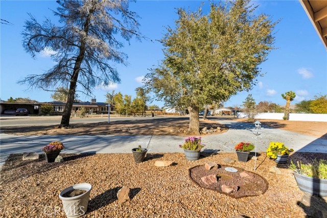 14573 Gayhead, Apple Valley CA: https://media.crmls.org/medias/5c981f82-85b3-4cae-838d-eb9810556d5d.jpg