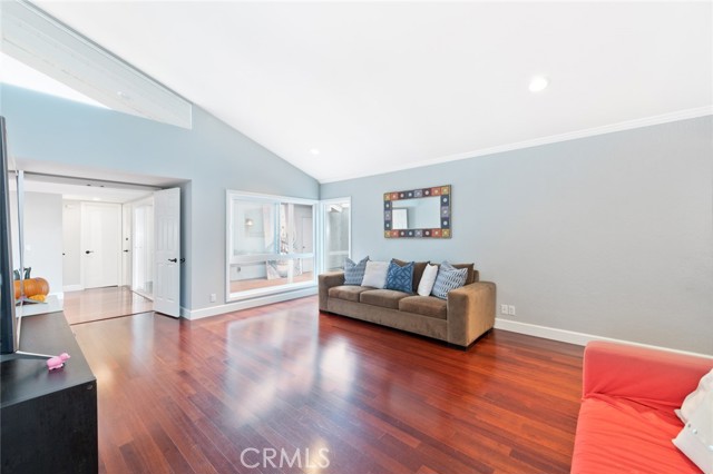 Detail Gallery Image 4 of 21 For 19292 Sierra Perla Rd, Irvine,  CA 92603 - 4 Beds | 2/1 Baths