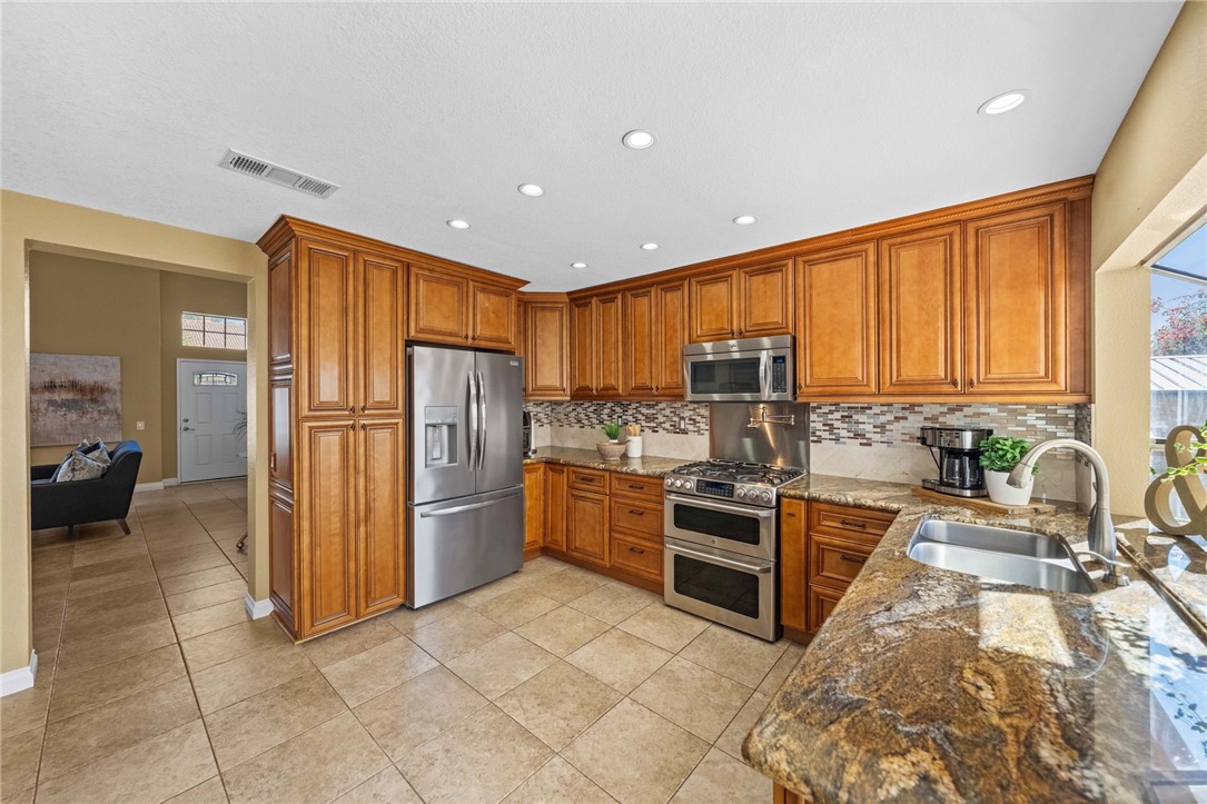 Detail Gallery Image 17 of 41 For 790 Silvestre Ct, Corona,  CA 92879 - 3 Beds | 2/1 Baths