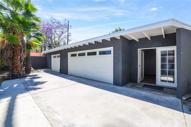 124 S Glengrove Avenue, San Dimas CA: https://media.crmls.org/medias/5c99bebd-5ce1-4d6e-81dd-df993e07ee8f.jpg
