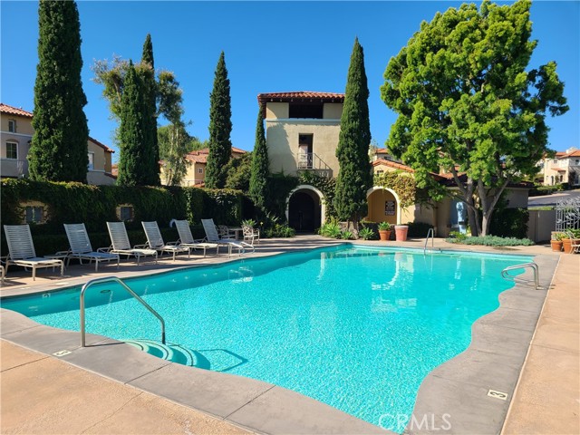 12 Savona Court, Newport Coast CA: https://media.crmls.org/medias/5c9a575f-d7a3-4503-9bc6-c12ed454a91a.jpg
