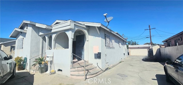 Detail Gallery Image 2 of 13 For 1715 E 70th, Los Angeles,  CA 90001 - 5 Beds | 3 Baths