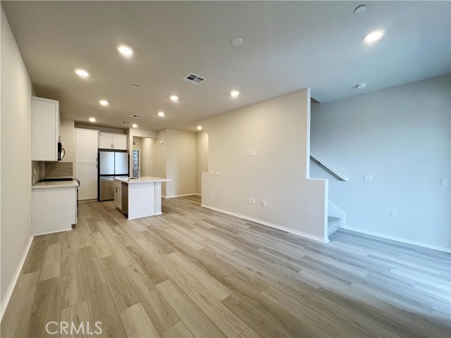 Detail Gallery Image 8 of 20 For 223 Aurora Ln, Pomona,  CA 91767 - 3 Beds | 3 Baths