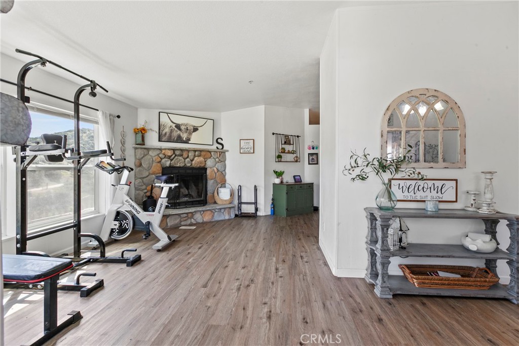https://media.crmls.org/medias/5c9bd03d-1fd3-4796-990d-d114702ffed4.jpg?preset=X-Large