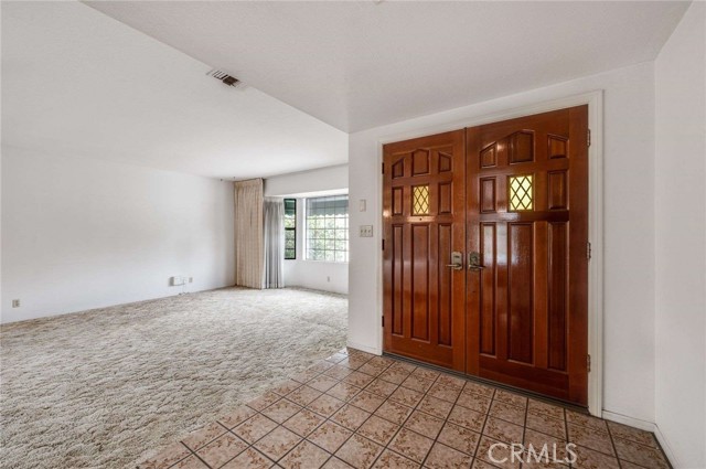 605 N Live Oak, Glendora CA: https://media.crmls.org/medias/5c9c0e15-7560-4f0c-ba7e-95005f4eb2a0.jpg