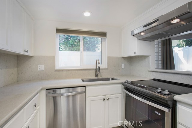 Detail Gallery Image 11 of 38 For 552 Cypress a,  Laguna Beach,  CA 92651 - 2 Beds | 2 Baths