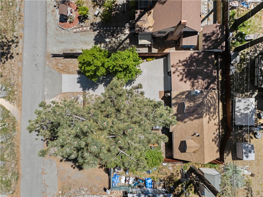 https://media.crmls.org/medias/5c9cbb5b-de2d-41af-b870-2db85b990f47.jpg?preset=X-Large