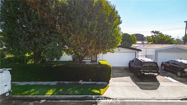 Detail Gallery Image 2 of 17 For 27416 Dewdrop Ave, Canyon Country,  CA 91351 - 4 Beds | 2 Baths