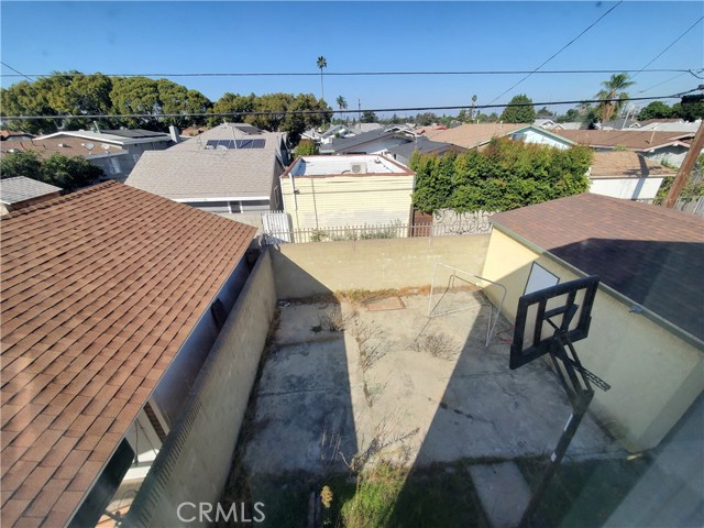 Detail Gallery Image 14 of 18 For 1933 W 43rd Pl, Los Angeles,  CA 90062 - 4 Beds | 2 Baths