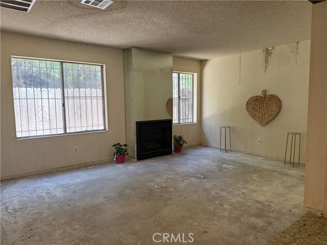 Detail Gallery Image 4 of 22 For 9025 Willis Ave #141,  Panorama City,  CA 91402 - 3 Beds | 2 Baths