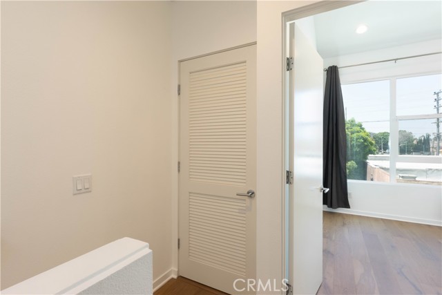 4831 Craner Avenue, North Hollywood CA: https://media.crmls.org/medias/5c9e9197-2a3b-4f72-bbe2-e3a089ad6e54.jpg
