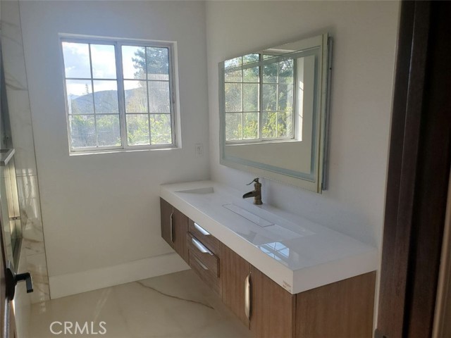 Detail Gallery Image 13 of 38 For 1563 Wynnefield Ave, Westlake Village,  CA 91362 - 5 Beds | 4/1 Baths