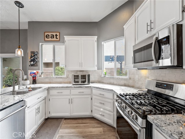 Detail Gallery Image 14 of 43 For 13290 Country Club Dr, Victorville,  CA 92395 - 3 Beds | 2 Baths