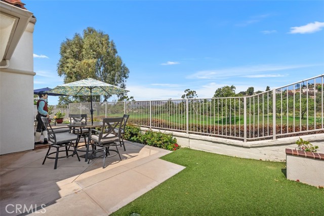 64 Avenida Cristal, San Clemente CA: https://media.crmls.org/medias/5ca0fcc0-9d3a-4e51-b344-135c1b3877fe.jpg