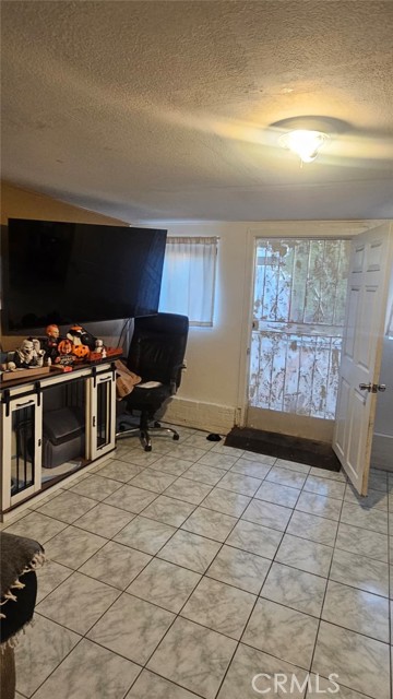 Detail Gallery Image 19 of 34 For 2313 Downie Pl, Santa Ana,  CA 92706 - 4 Beds | 2 Baths