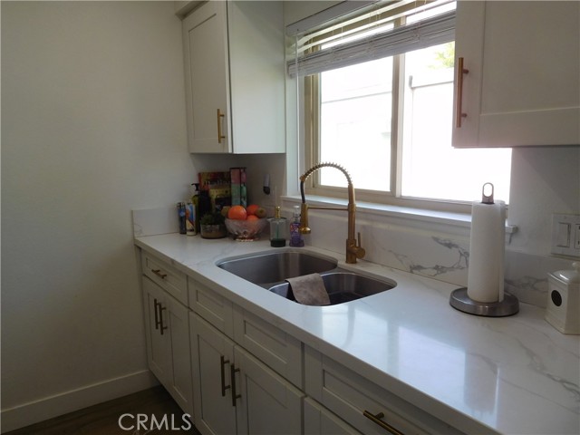 Detail Gallery Image 5 of 45 For 22030 Calvert St #3,  Woodland Hills,  CA 91367 - 2 Beds | 1 Baths