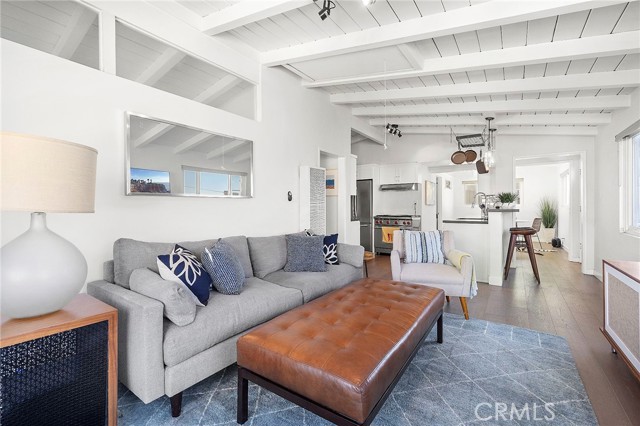 200 Moonstone Street, Manhattan Beach CA: https://media.crmls.org/medias/5ca3ddd4-0819-4b75-b217-01190cdcfc2f.jpg