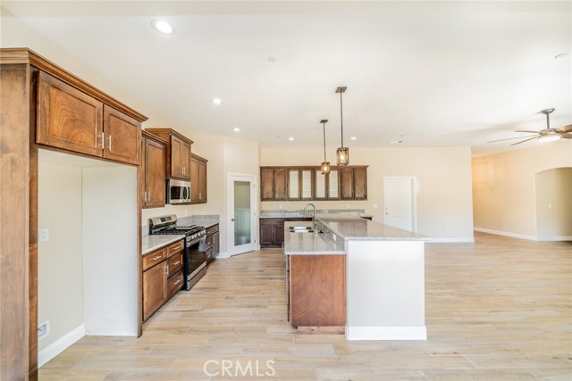 Detail Gallery Image 5 of 52 For 1525 Smoke Tree Rd, Pinon Hills,  CA 92372 - 4 Beds | 2 Baths