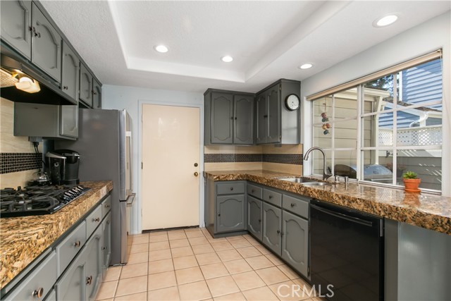 Detail Gallery Image 15 of 45 For 590 John K Dr #102,  Long Beach,  CA 90803 - 3 Beds | 2/1 Baths