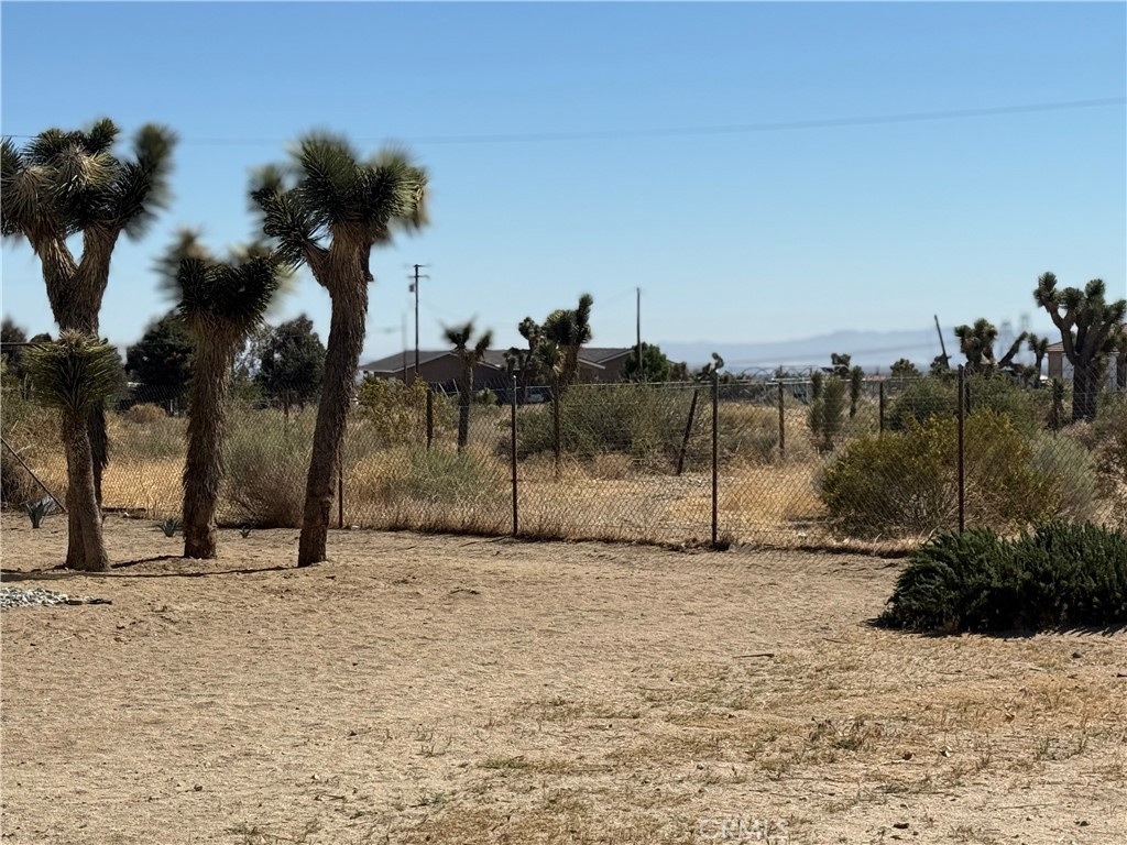 https://media.crmls.org/medias/5ca6c63e-4ee0-4f9c-a2ca-24907648e0be.jpg?preset=X-Large