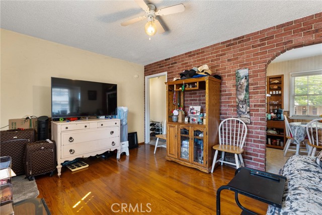602 Stanley Avenue, Long Beach CA: https://media.crmls.org/medias/5ca7412e-35cf-4da9-9f46-0249ba9dca09.jpg