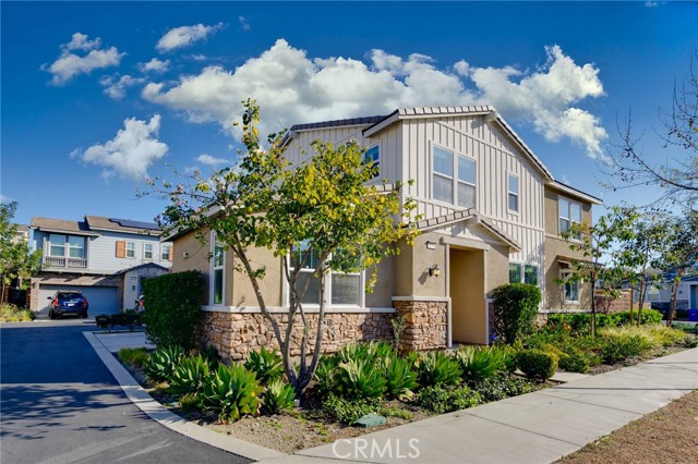 Detail Gallery Image 2 of 35 For 16746 Stags Leap, Fontana,  CA 92336 - 4 Beds | 3 Baths