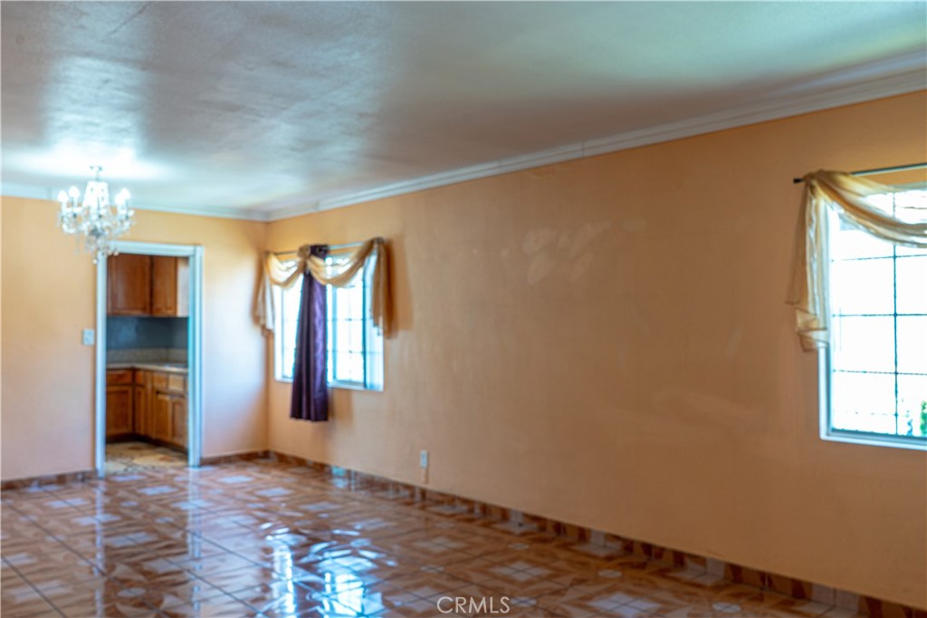 https://media.crmls.org/medias/5ca801c1-8fdc-47e2-973c-f9cd86aa2bb9.jpg?preset=X-Large