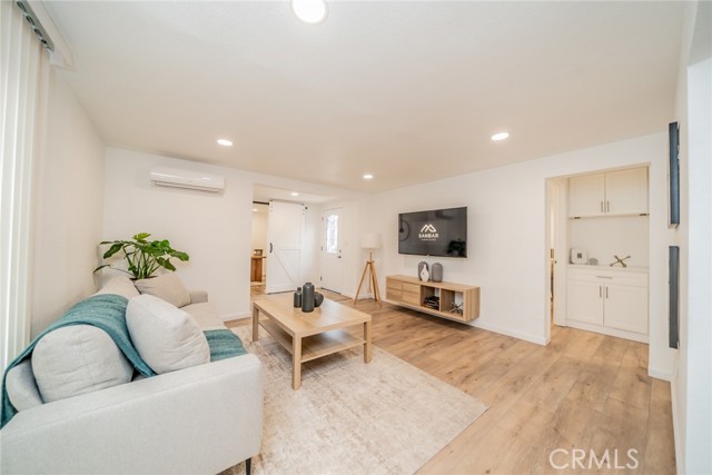 Detail Gallery Image 3 of 45 For 24563 4th, San Bernardino,  CA 92410 - 3 Beds | 1 Baths