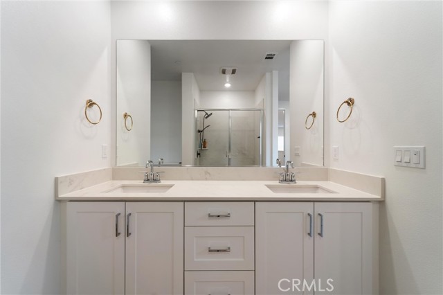 Detail Gallery Image 12 of 31 For 1532 Painted Cave, Chula Vista,  CA 91913 - 5 Beds | 3/1 Baths