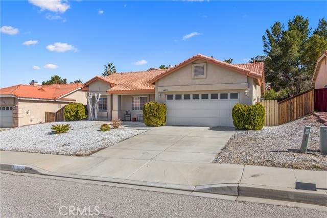 Detail Gallery Image 3 of 29 For 14828 Stone Age Lane, Victorville,  CA 92394 - 3 Beds | 2 Baths