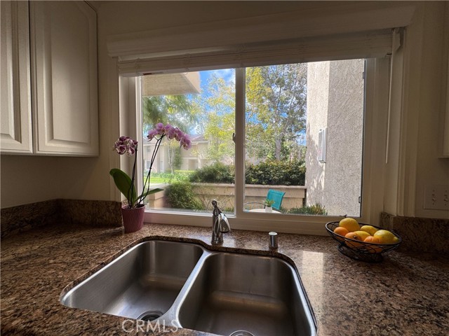 18 Snapdragon, Irvine CA: https://media.crmls.org/medias/5ca99040-ffcb-4f3e-892c-5b7b4bed0af8.jpg